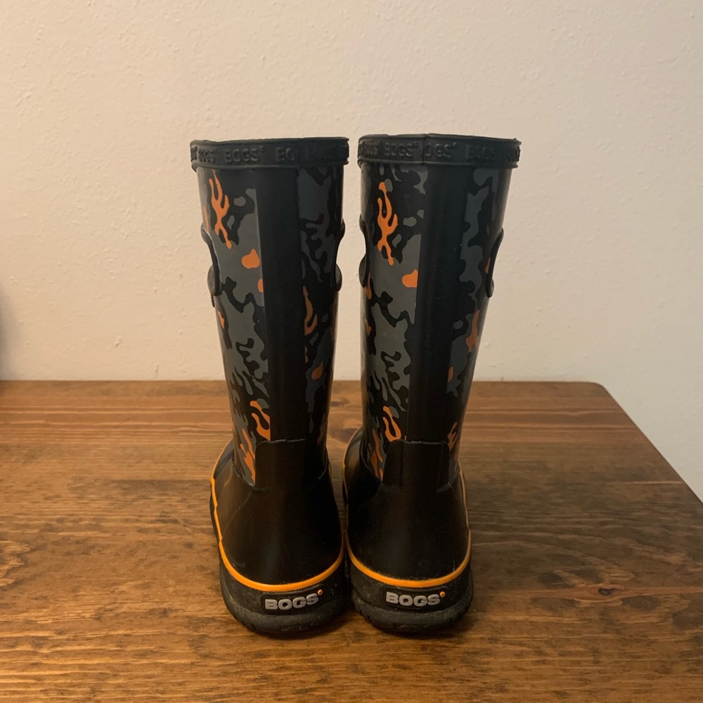 Bogs Kids' Camouflage Black and Orange Boots